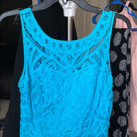 Lilly Pulitzer Foley dress with hand sewn lace - Picture 4 of 9